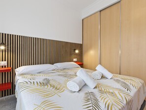 2 bedrooms, iron/ironing board, Internet, bed sheets - Sol Montemar 10 - Terrace, Swimming Pool, Parking, 2 bedrooms (Torremolinos)