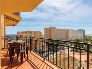 Outdoor dining - Santa Amalia 44 - Terrace, Swimming Pool, Parking, Sea Views (Torremolinos)