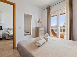 1 chambre, fer et planche Ă repasser, Wi-Fi, draps fournis