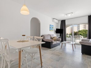 Dining - Erisa 2, 25 - Terrace, Swimming Pool, Parking, Second line of beach. 2 bedrooms (Torremolinos)