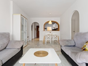 TV - Erisa 2, 25 - Terrace, Swimming Pool, Parking, Second line of beach. 2 bedrooms (Torremolinos)