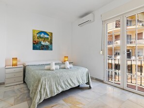 3 bedrooms, iron/ironing board, WiFi, bed sheets - Erisa 2, 25 - Terrace, Swimming Pool, Parking, Second line of beach. 2 bedrooms (Torremolinos)