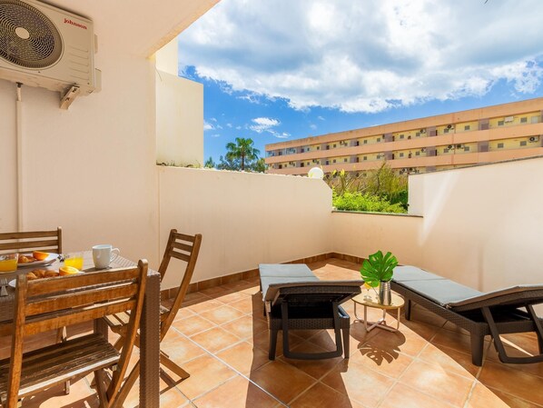 Outdoor dining - Vistamarina 105B - Big Terrace, Pool, 300m from the beach (Torremolinos)