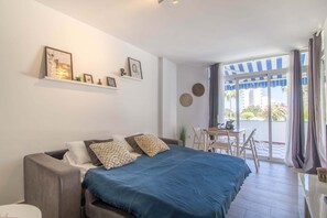 1 bedroom, iron/ironing board, internet, bed sheets