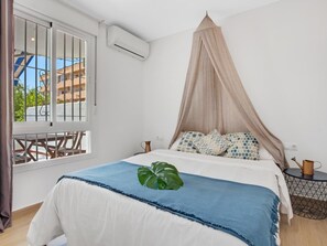 1 habitación, tabla de planchar con plancha, internet y ropa de cama 