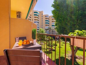 Outdoor dining - El Rocío. Terrace, Swimming Pool, Gardens, 400m from the beach (Torremolinos)