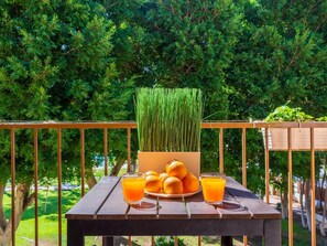 Outdoor dining - El Rocío. Terrace, Swimming Pool, Gardens, 400m from the beach (Torremolinos)