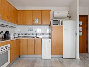 KylskÄp, mikrovÄgsugn, ugn och kaffe- och tebryggare