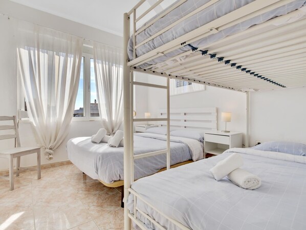 1 bedroom, iron/ironing board, WiFi, bed sheets - Sol Montemar 54 - Terrace, Swimming Pool, Parking, 200m from the beach (Torremolinos)