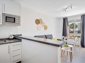 Fridge, microwave, oven, coffee/tea maker
