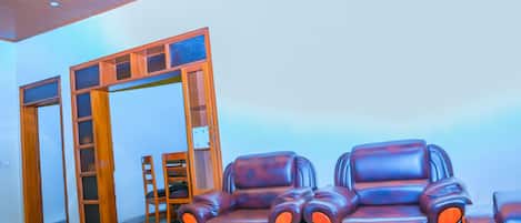 Single Room | Living area