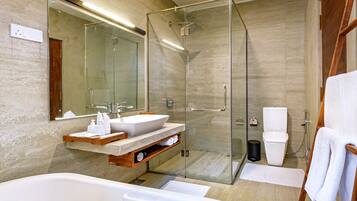 Family Suite | Bathroom