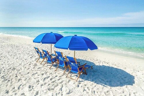 Private Pool-Walk to Beach-Sleeps 10-Pet Friendly-Golf Cart Options