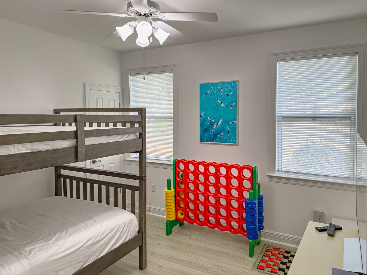 Photo 35 of Private Pool, Walk to Beach, Free Fun Package Sleeps 10 Pet Friendly