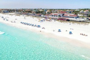 Una playa cerca