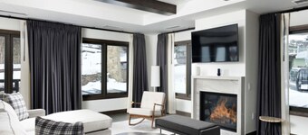Snowmass Base Village - 3BR Luxury Property Over Christmas