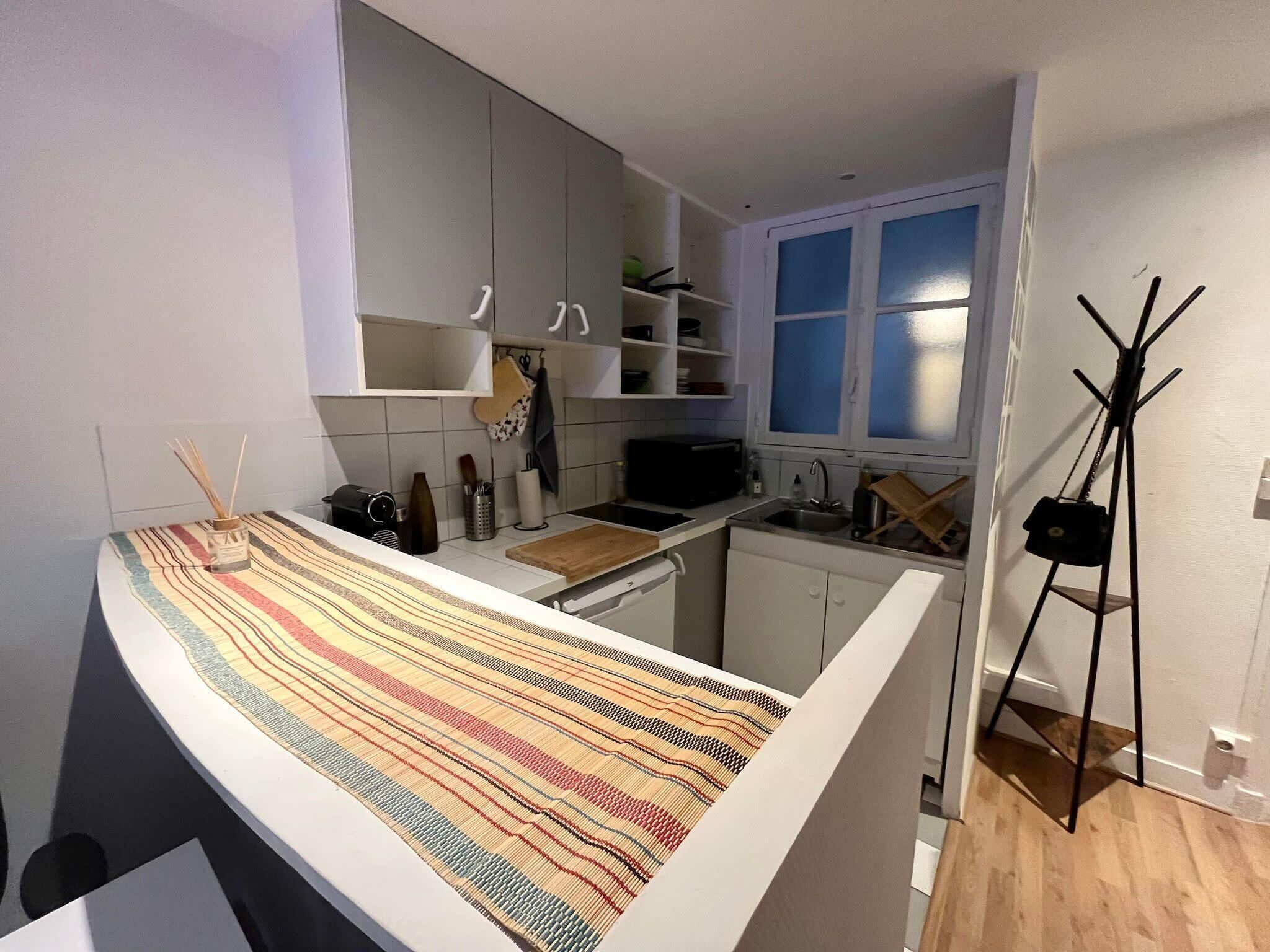 Fridge, microwave, oven, coffee/tea maker