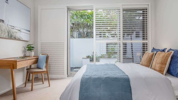 4 bedrooms, desk, iron/ironing board, WiFi (free) - Elliston House (Kingscliff)