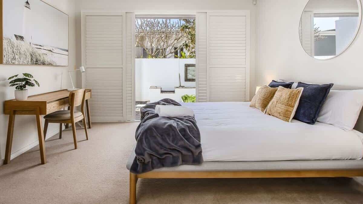 4 bedrooms, desk, iron/ironing board, free WiFi