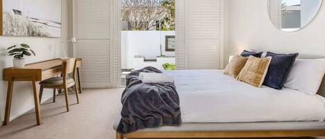 4 bedrooms, desk, iron/ironing board, free WiFi