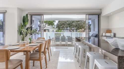 Elliston House- Single level 4bed home with a pool