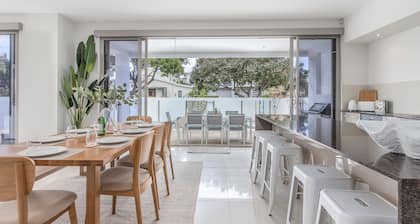 Elliston House- Single level 4bed home with a pool