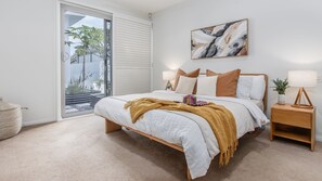 4 bedrooms, desk, free WiFi, bed sheets