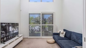 Smart TV, offices - Elliston House (Kingscliff)