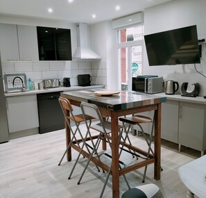 Fridge, microwave, oven, dishwasher