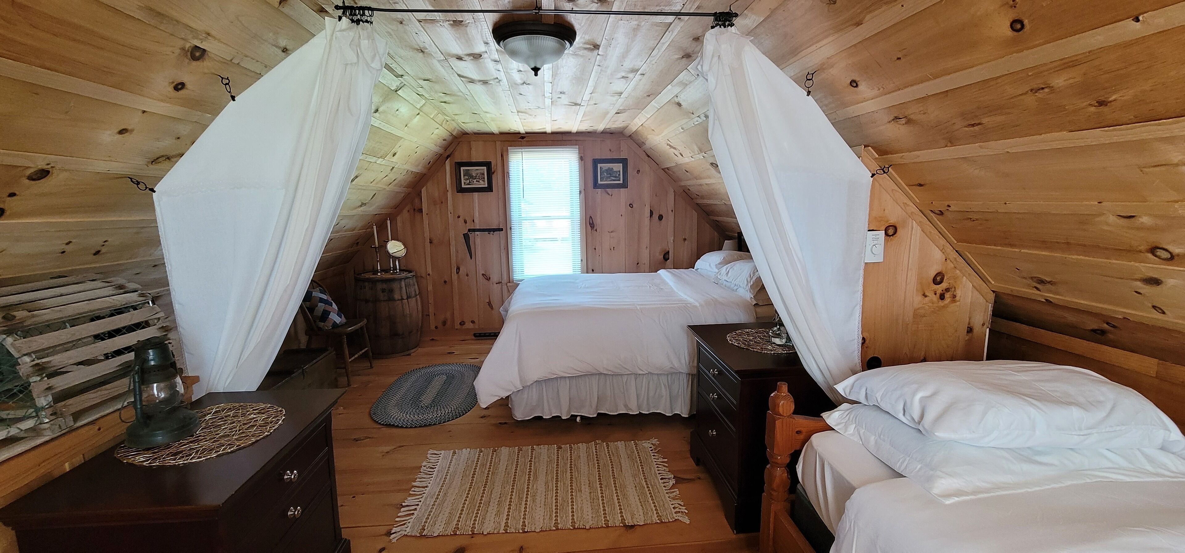Baywatch Cottage at South Bay in Lubec. Deck. Beach. .7 miles from downtown