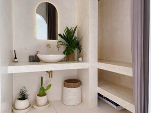 Villa, 2 Bedrooms, Smoking, Private Pool | Bathroom