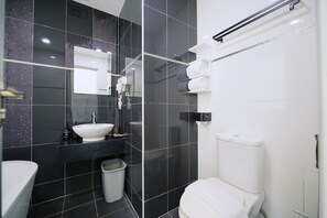 Deluxe Double Room | Bathroom