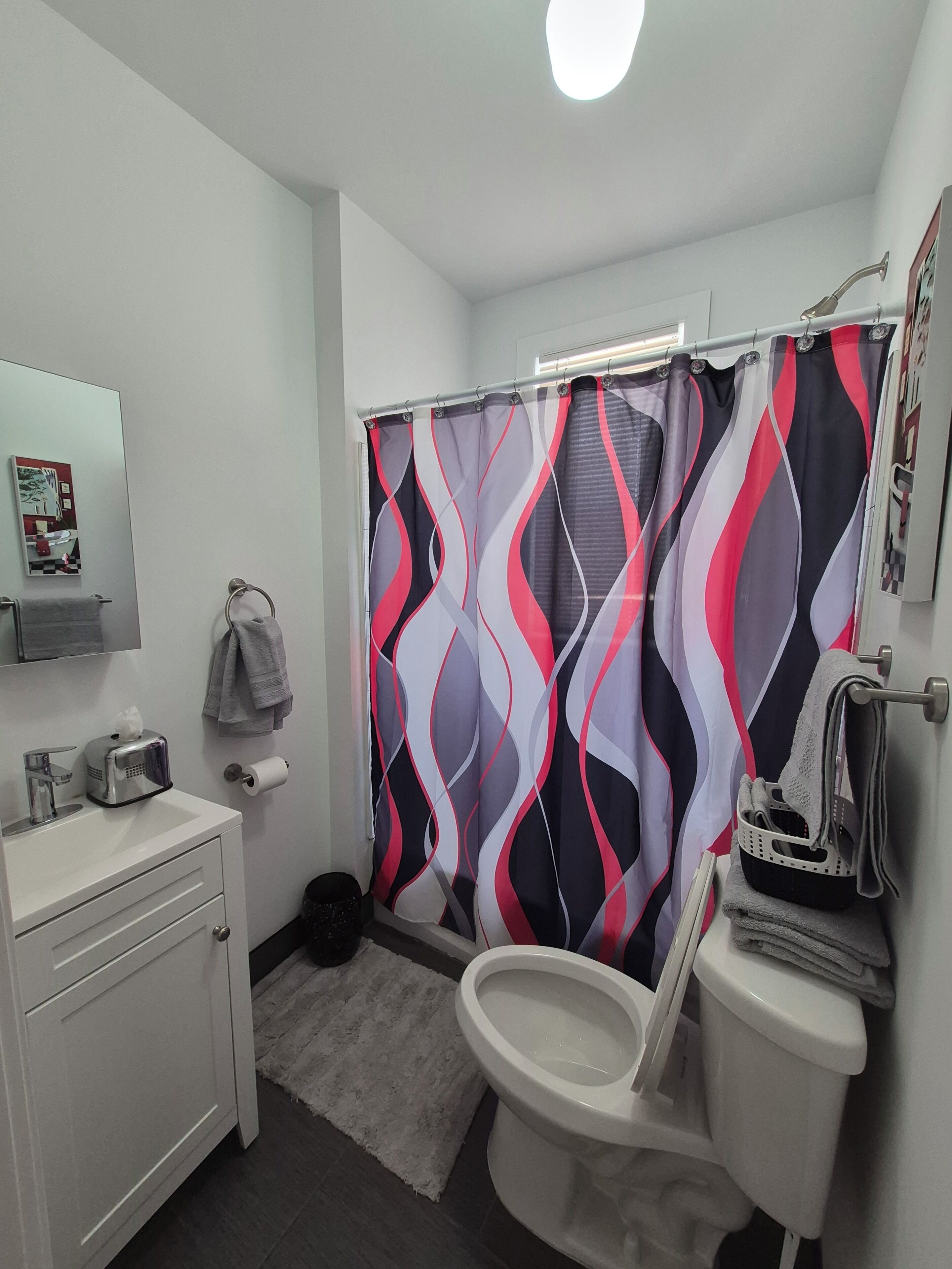 Toallas, jabón, papel de baño 