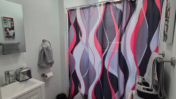 Toallas, jabón, papel de baño