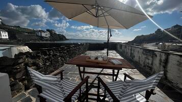 Cottage | Outdoor dining