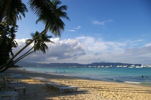 En la playa, arena blanca, traslado desde/hacia la playa