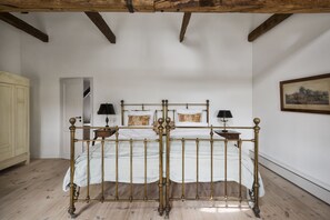 20 chambres, draps fournis