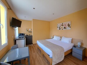 2 bedrooms, WiFi, bed sheets - Double studio house, located in Faja da Ovelha close to Calheta's nature trails! (Calheta)