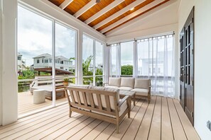 Smart TV - Livengood BZ & Mistico Beach Club + Boat Shuttle (San Pedro)