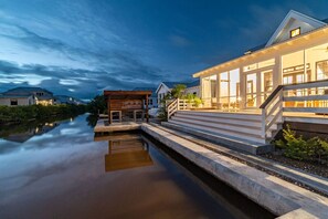 Property grounds - Livengood BZ & Mistico Beach Club + Boat Shuttle (San Pedro)