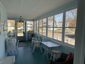 Interior - Jimmy's Beach House "B" Located just 1 block from Ludington's city beach. (Ludington)