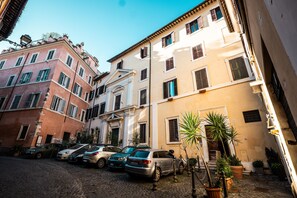 Front of property - DOMUS in PANTHEON (Rome)
