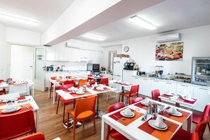 Free daily buffet breakfast  - DOMUS in PANTHEON (Rome)