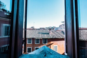 Standard Triple Room - DOMUS in PANTHEON (Rome)