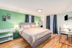 6 camere, una scrivania, ferro/asse da stiro, culla da viaggio