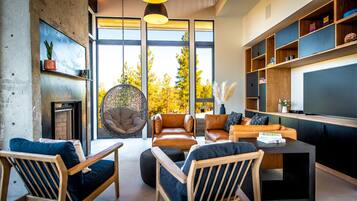 Smart-tv en een open haard