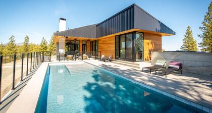 Private pool, hot tub, sauna-Seclusion + serenity-In the hills above Lake Chelan