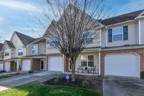Exterior - Stylish Serenity - Spacious townhouse minutes from PTI and downtown Greensboro. (Greensboro)