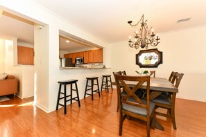 Dining - Stylish Serenity - Spacious townhouse minutes from PTI and downtown Greensboro. (Greensboro)