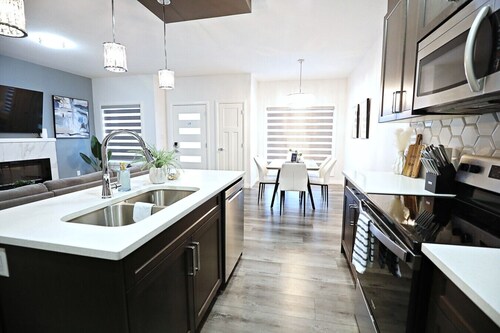 Three King Beds|Central A/C|Fireplace|Park|Disney+